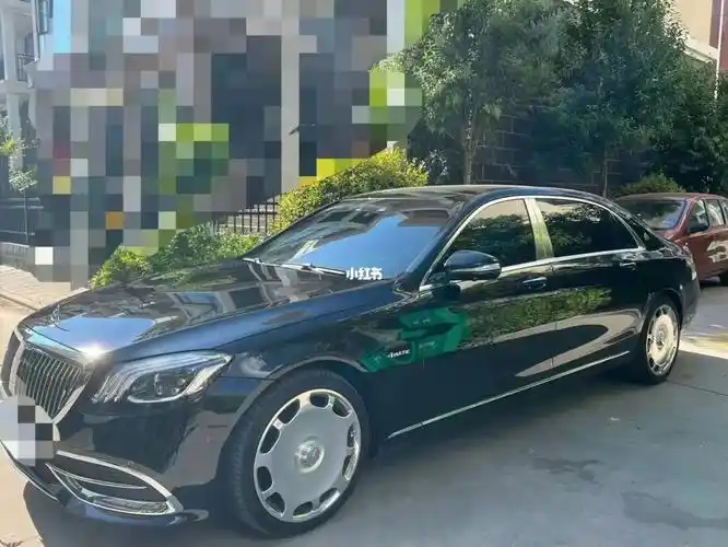 15年11月迈巴赫s400[微笑]升级新款套件 带20寸大饼轮毂,全车里外隐形