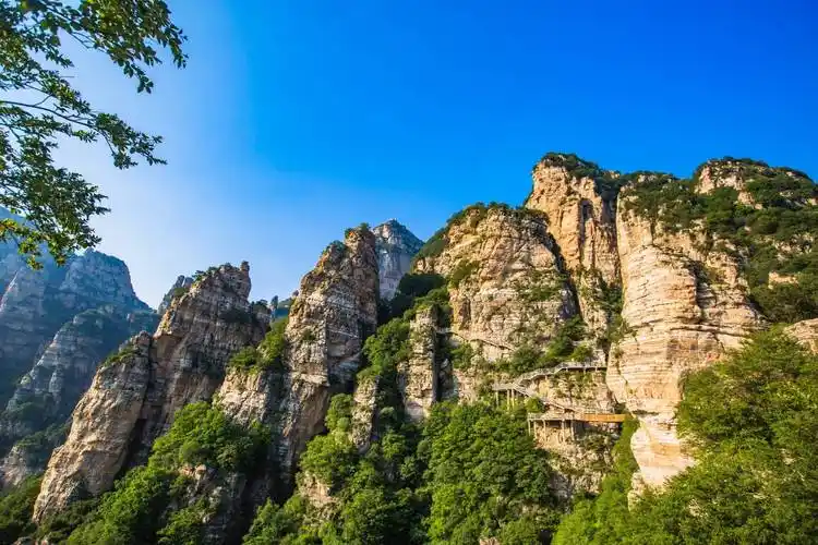 保定涞源白石山,风景秀美,云海如画,被誉为"北方第一奇山"