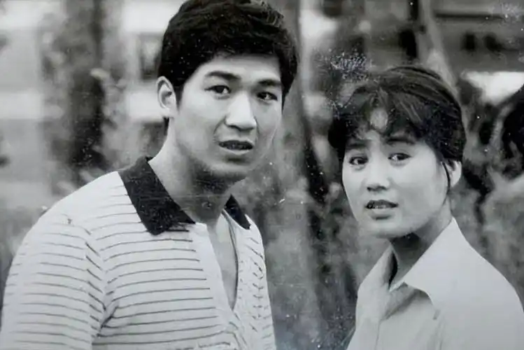 回顾张国立罗秀春离婚35年他再婚有烦恼她至今单身牵挂儿子