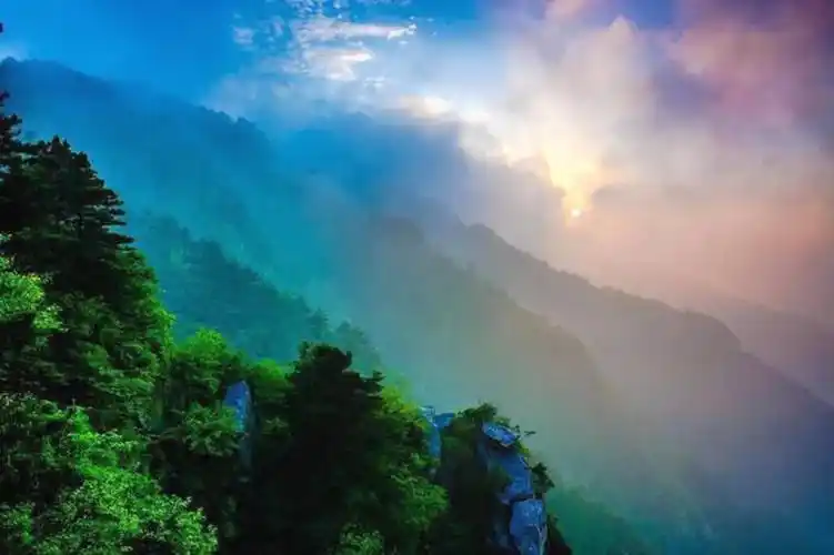 庐山香炉峰为什么生出"紫烟"