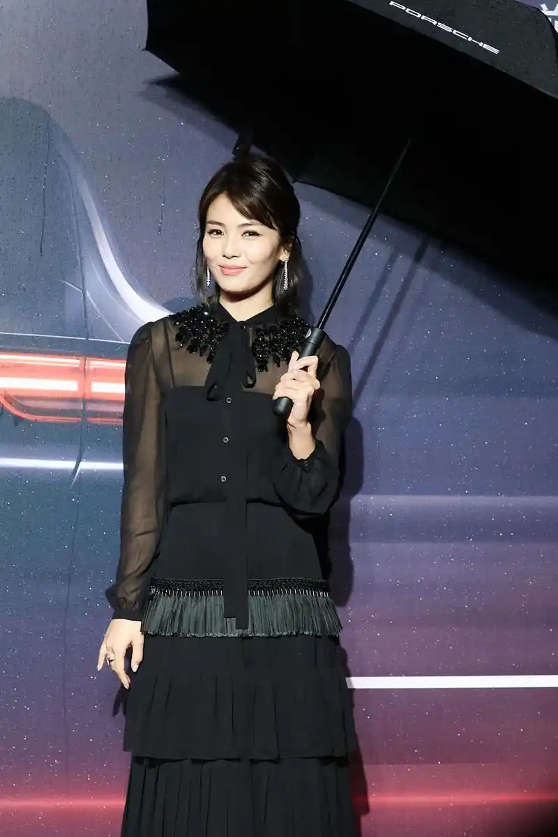 你是否想过,刘涛黑白蕾丝裙大片会是什么样的呢?