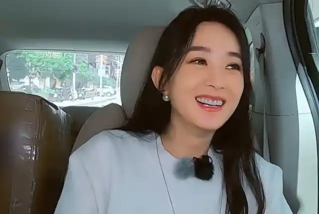 除了黄晓明外,节目组还请来了新晋奶妈赵丽颖,综艺新人李浩菲,回锅