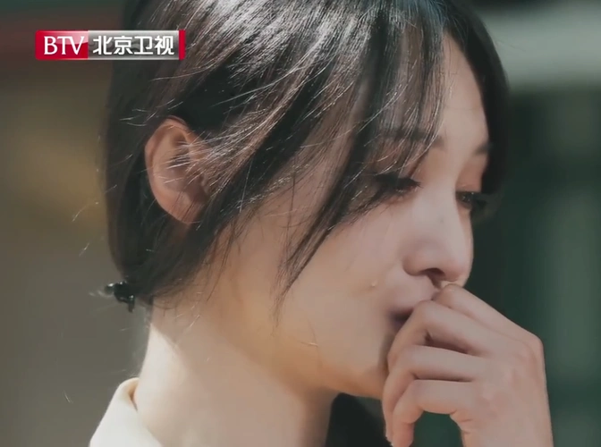 郑爽综艺节目中又哭了,这次不是发脾气,得知真实原因:性情中人