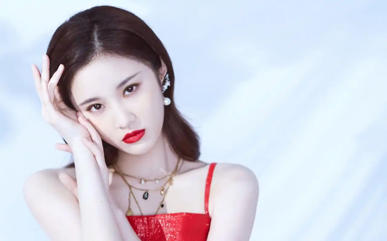 张慧雯灵动时尚高清桌面壁纸