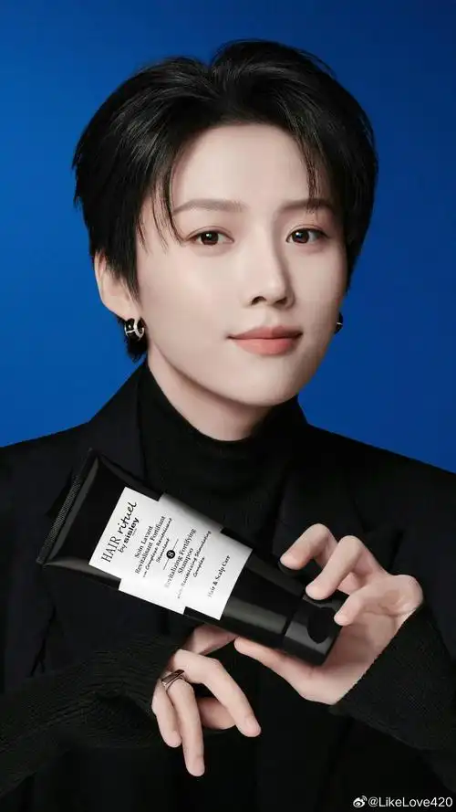 赤子之心,刘雨昕用一腔孤勇来守护;随"昕"而动,忠于自己