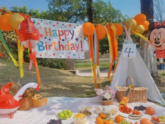 低成本户外生日布置背景