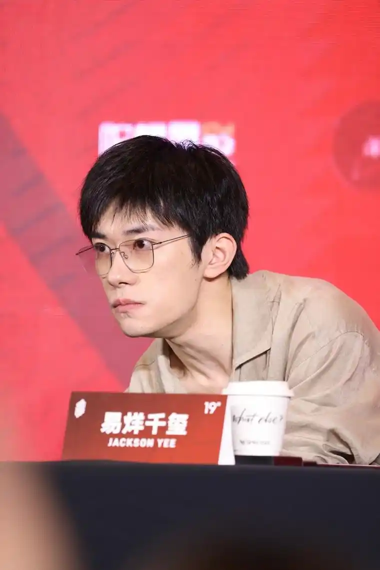 易烊千玺上海演唱会二开又秒空了!