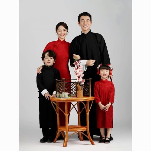 影楼复古亲子装全家福主题中式民国风一家四口家庭照写真拍摄礼服