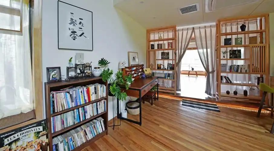 走向我们的小康生活——江苏无锡锡山区东港镇港南村的农家书屋.