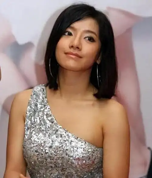 谁也没有想到,江映蓉当年在《超级女声》的舞台上一举夺冠,然而刚出道