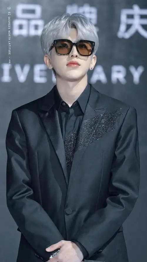 蔡徐坤壁纸:分享一组坤坤"大头照",超帅气的说