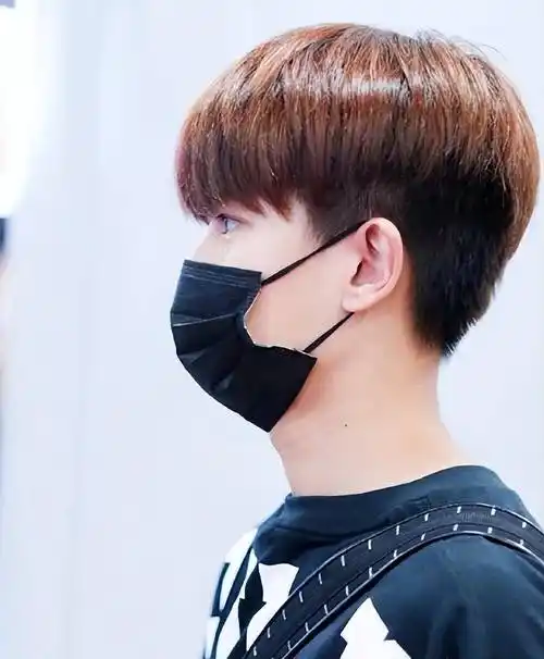 男星的侧脸来了,蔡徐坤的非常精致,欧豪的鼻子真尖_张一山_眼睛