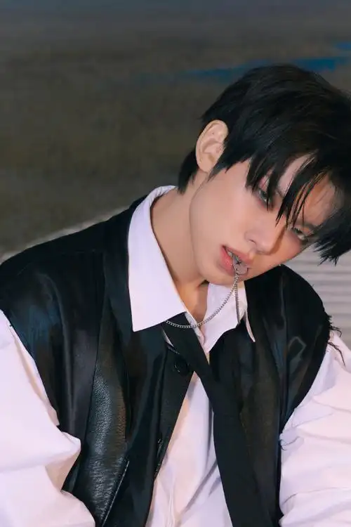 崔然竣超话95#崔然竣吸睛美颜#  【bighit官网】