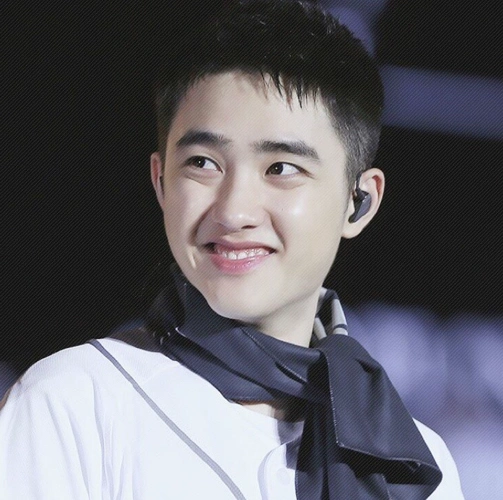 都暻秀,笑起来的时候眼里有星星,可爱到爆炸!