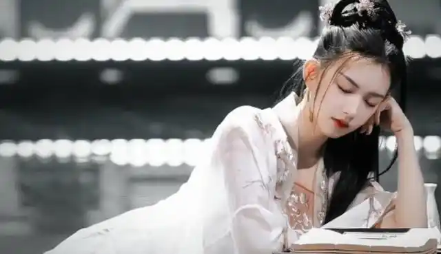 程潇《如梦令》舞台程潇的《如梦令》舞台,确实从妆造到舞姿都美出了