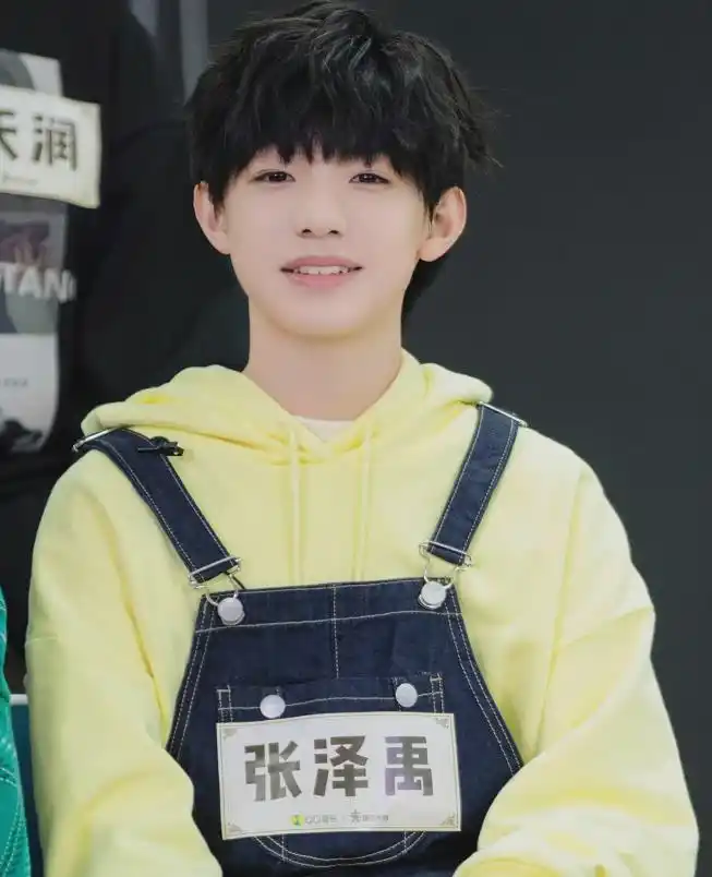 张泽禹朱志鑫张极左航瞩目,tf家族三代全员晒照!你期待谁出道?