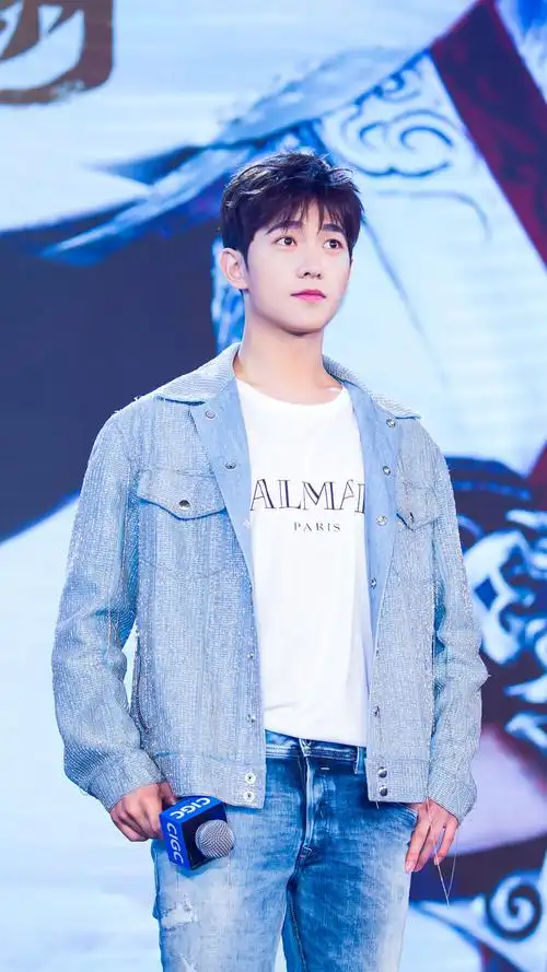 屏保杨洋壁纸清清爽爽的装扮真的是太好看了