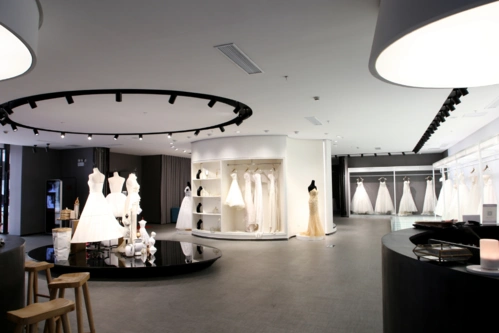 优兰达婚纱礼服旗舰店