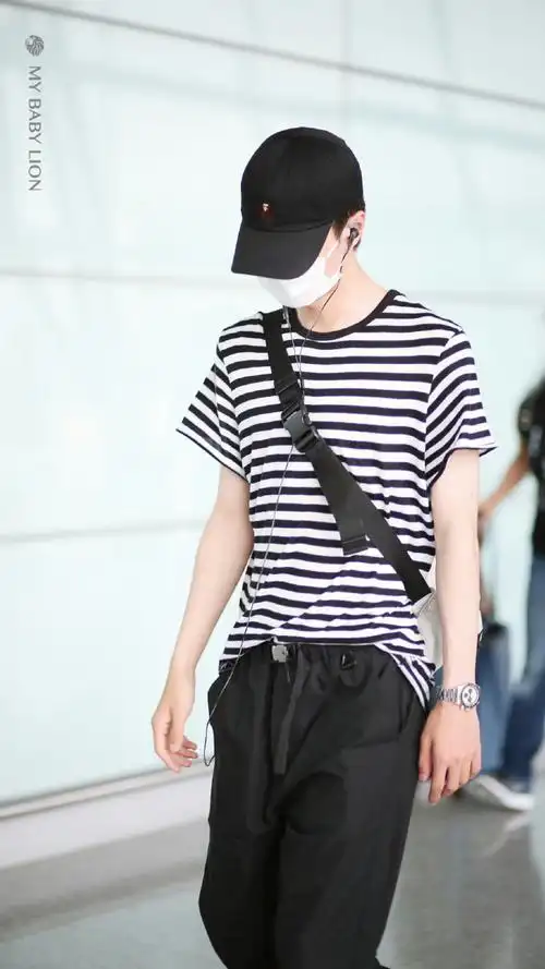 01好瘦好薄的博博～随时随地爱插兜#王一博##王一博gq盛典