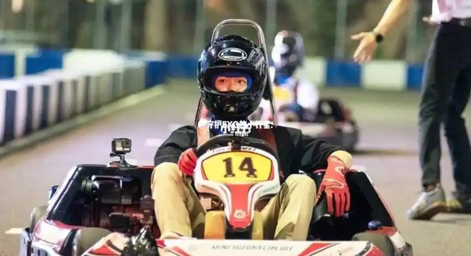 开车都是大佬坐姿的伯贤儿_边伯贤_歌曲_娱乐_明星娱乐资讯