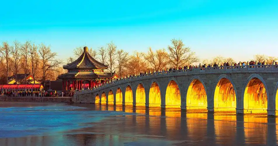 金光穿洞:颐和园迎来观景热潮,每天都有近千名摄影爱好者扎堆