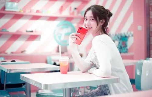 女神标配,vivo x21宝石红美女图赏