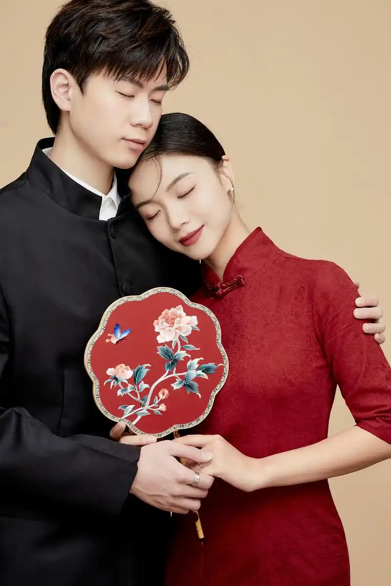 中式婚纱照赏析:郑州拍婚纱照哪家好看