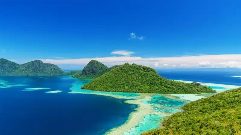 蓝天海岛风景4k高清壁纸3840x2160