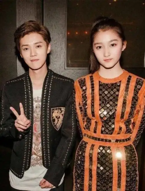 今儿个我得和大家八一八咱们娱乐圈的话题性cp,那就是鹿晗和关晓彤啦!