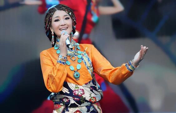 刀郎与降央卓玛是什么关系?为啥歌曲任由降央卓玛唱