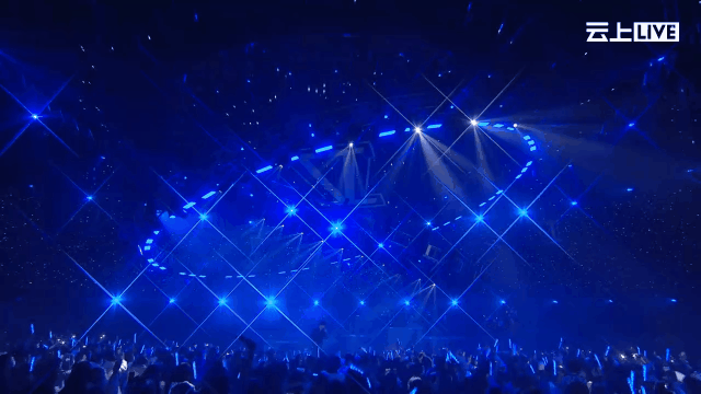 张杰welive线上生日演唱会超科幻的舞美设计