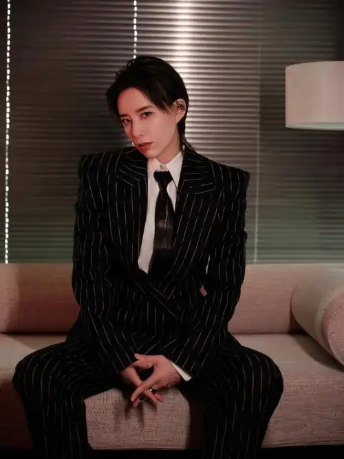 李斯丹妮日常彩蛋掉落#@李斯丹妮今日instyle全球灵感论坛造型,帅