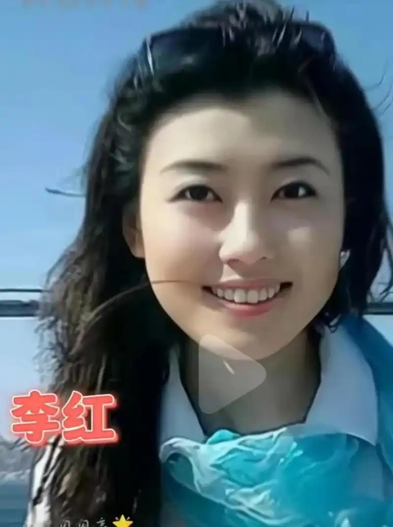 《海峡两岸》最美主持人 李红越来越好看,有气质!海峡两岸.