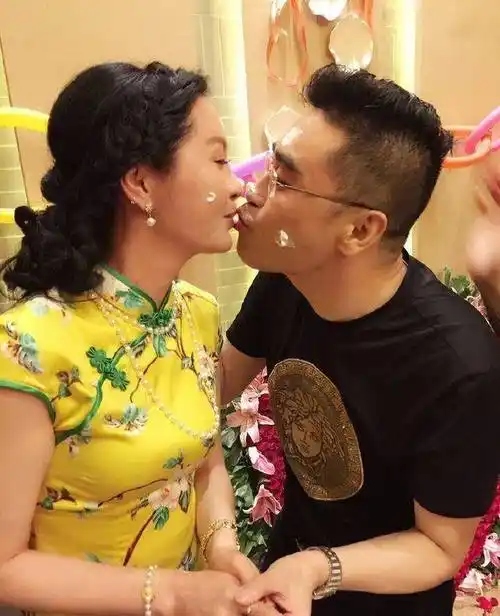 30亿身家,老公对她很专一人人羡慕_陈冰_妈妈_爸爸