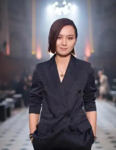 歌手周笔畅:38岁还单身,爸妈"使劲"催婚,她现状咋样了?