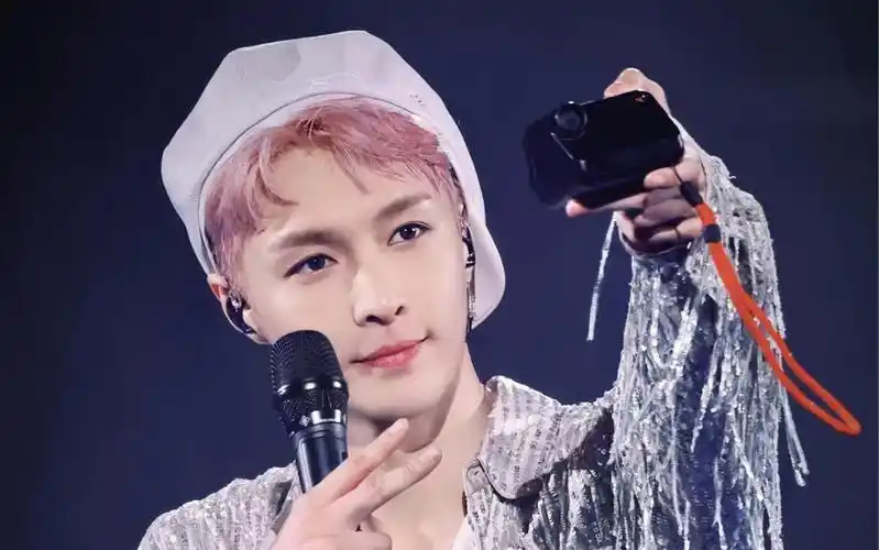 张艺兴小羊蹄应援棒拆箱