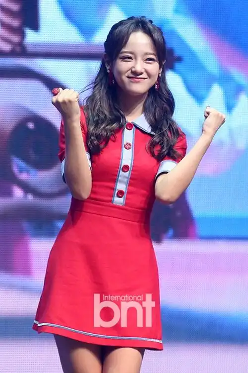 gugudan回归发新曲 甜美九少女闪亮可爱_新浪图片