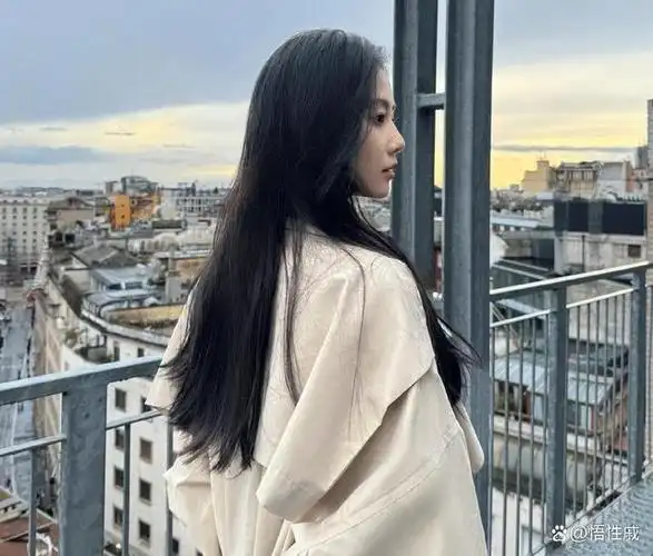 刘诗诗的照片一经发布在社交媒体上,立刻引来了大量网友的热议和关注.