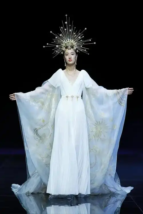 专访最佳女装设计师熊英凡心所向素履以往