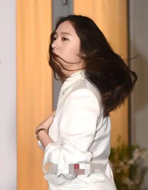 造型师的锅?郑秀晶发福明显下巴圆润 网友吐槽臃肿像大妈