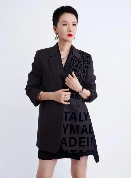 谢兰:父母都是聋哑人,嫁大11岁师小红丁克12年,39岁为爱生子