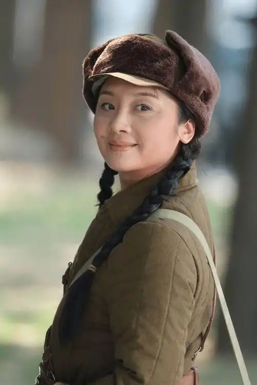 演员唐静:与王新军离婚后,独自陪儿子长大,如今的选择令人泪目_表演