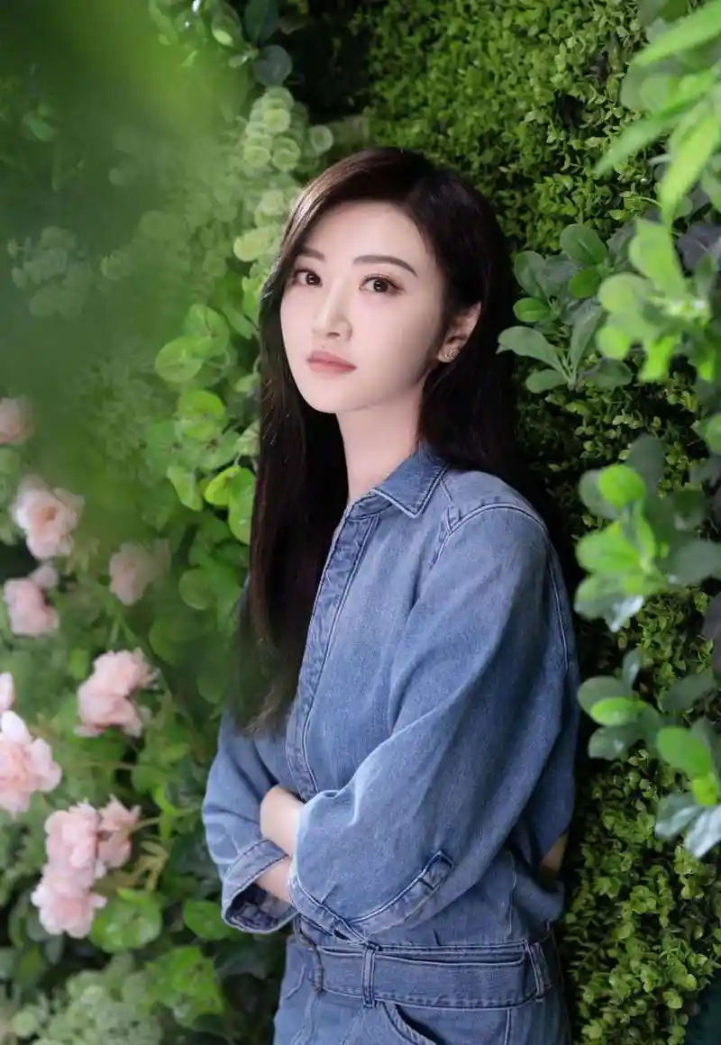 景甜最近分享了她的穿搭,又美又甜?  #虎动新春#[比心]