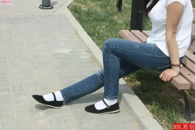 【转载】布鞋美图(周六大放送 特别版)北京条绒在女大学生脚上的魅力
