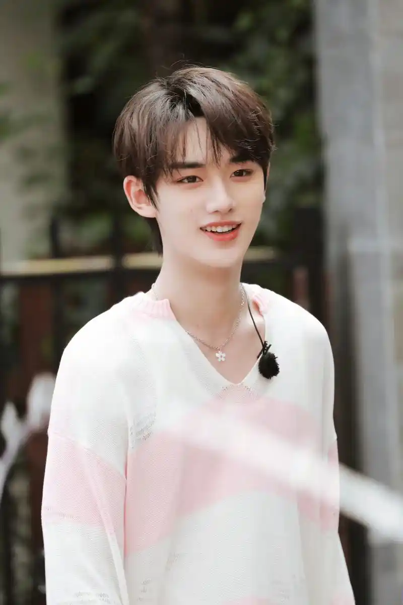 丁程鑫花瓣项链96永远的明媚少年郎又帅又可爱