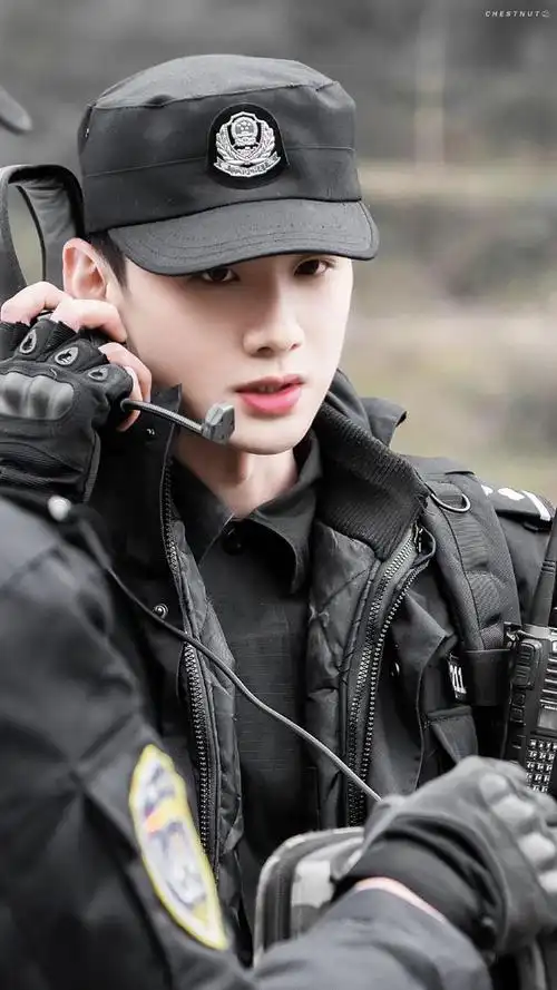 白敬亭爱冲浪,原来我们的刑队每天都来巡视