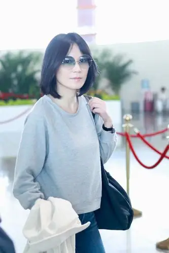 俞飞鸿素颜出行皮肤白里透红 面带微笑亲和力max