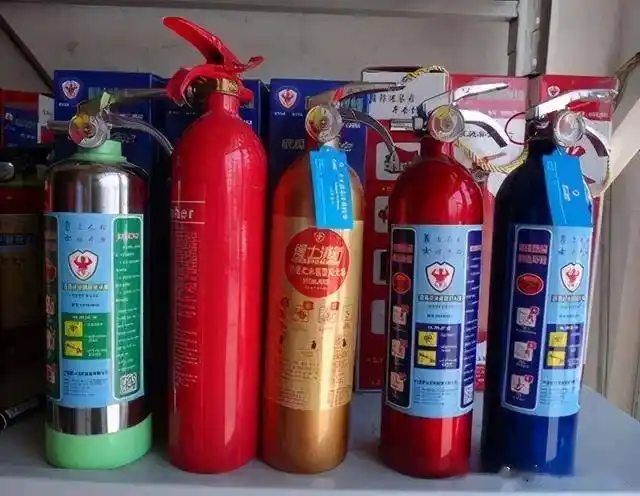 2,看标识灭火器外观标识中应包含灭火器名称,型号,灭火种类代码,灭火
