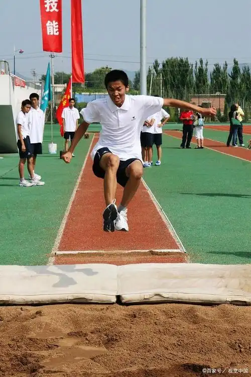 急行跳远技巧与训练方法:打造优秀跳远运动员
