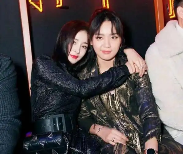 坚持八年庆生,杨幂在娱乐圈中最好的朋友为何是周笔畅?